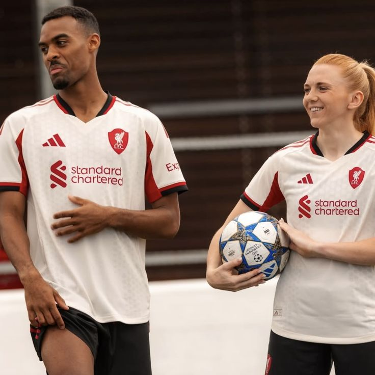 ¿Es la camiseta visitante 2025/26 del Liverpool una buena inversión para los coleccionistas?